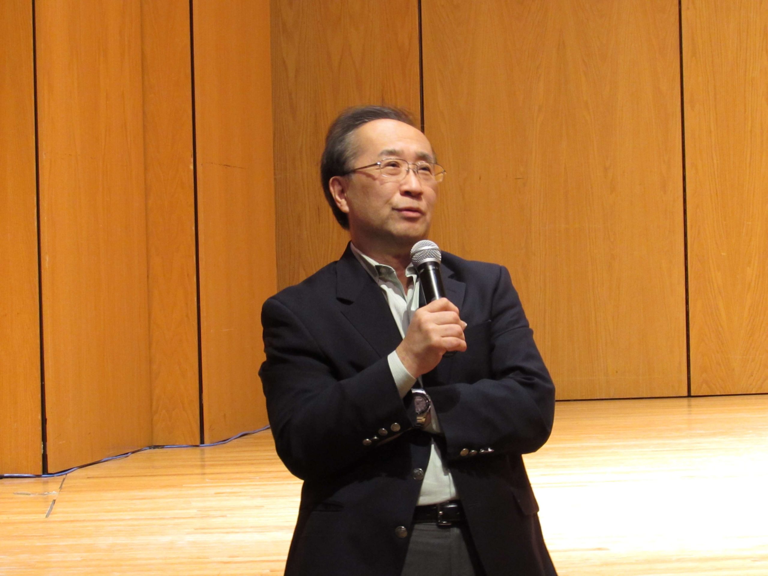Plan Visit – Pre Concert Toshi Speaking to Audience